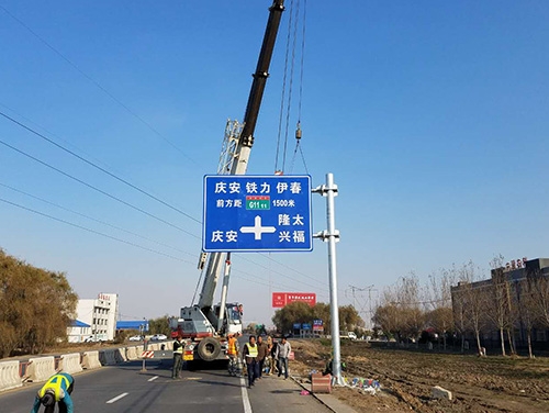 潮州潮州道路护栏网网片该如何进行正确的选购呢？